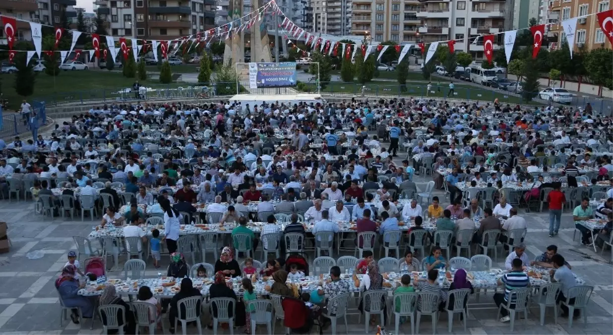 Büyükşehir İftar Buluşmasını Karaköprü\'de Sürdürdü