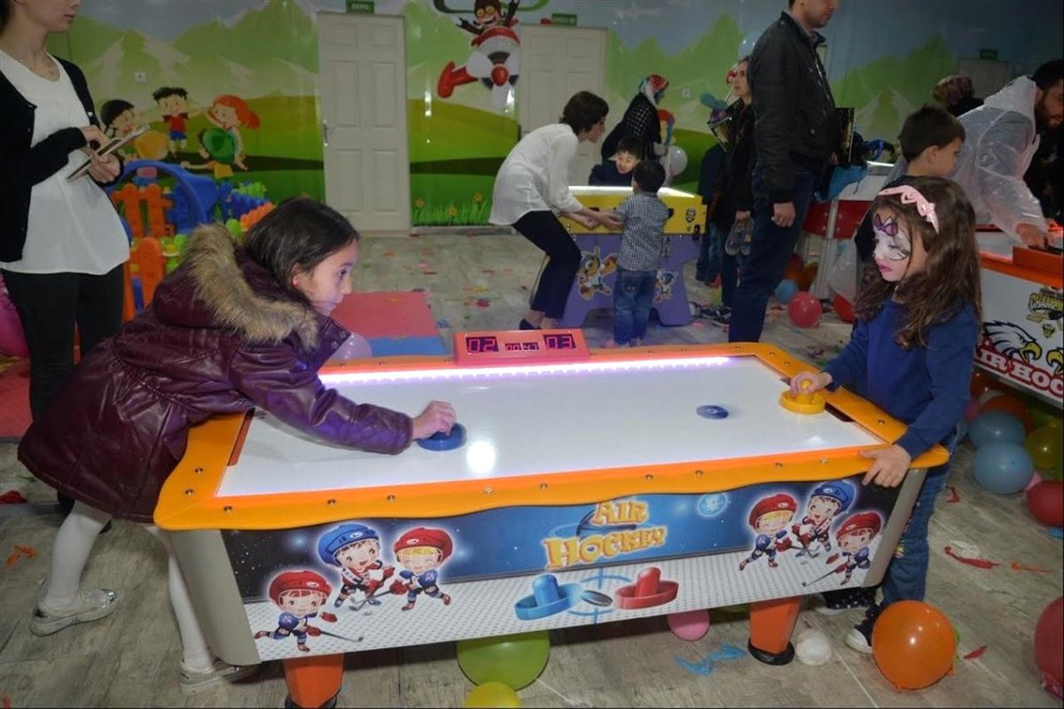 Çocuklar Pıtırcık Kapalı Çocuk Oyun Evi\'nde Eğleniyor