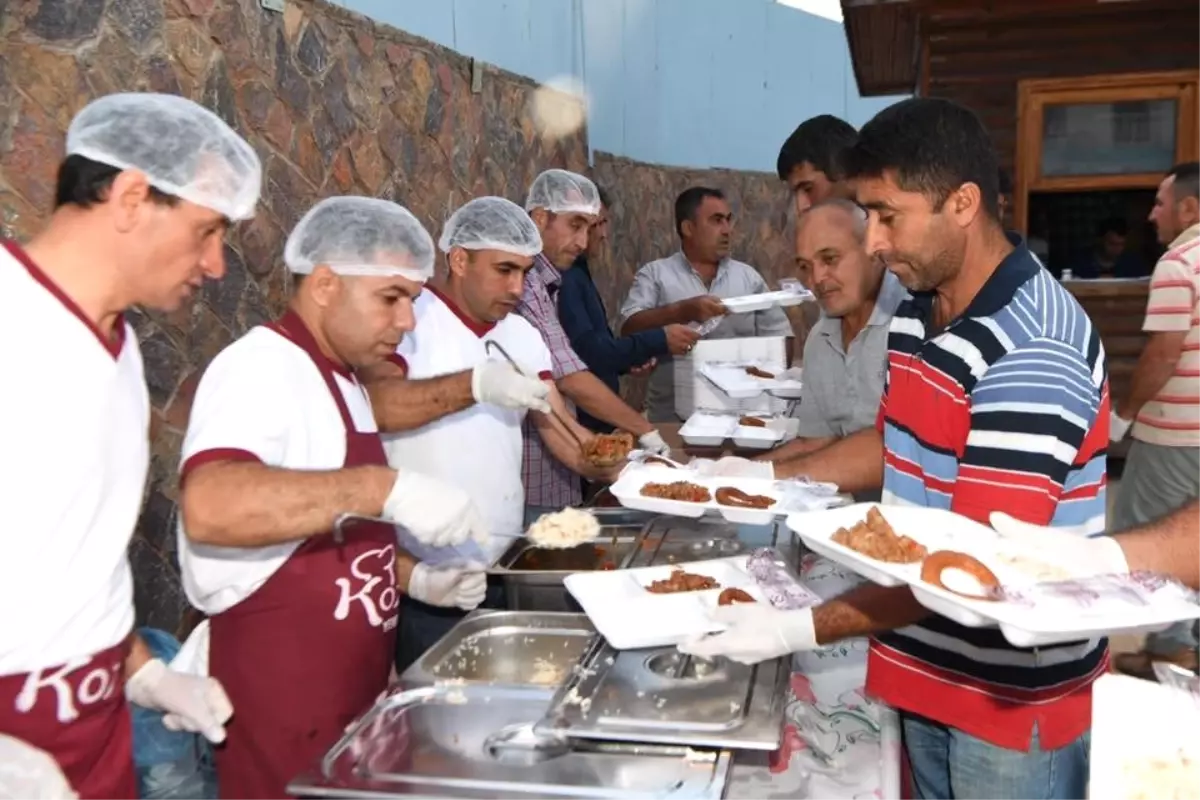 Çukurova Belediyesi Salbaş ve Pozantı\'da İftar Sofrası Kurdu