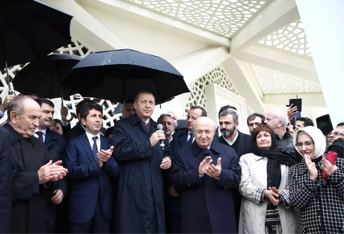 Cumhurbaşkanı Erdoğan, Cuma Namazını Marmara İlahiyat Camii\'nde Kıldı