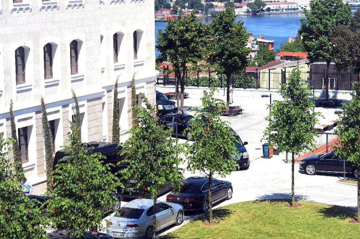Cumhurbaşkanı Erdoğan Yeniden Yapılan Okulunu Ziyaret Etti