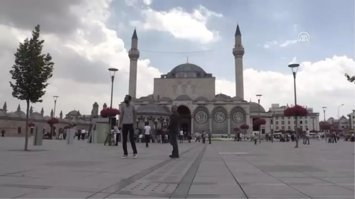 Davutoğlu, Sultan Selim Camisi\'nde Cuma Namazını Kıldı