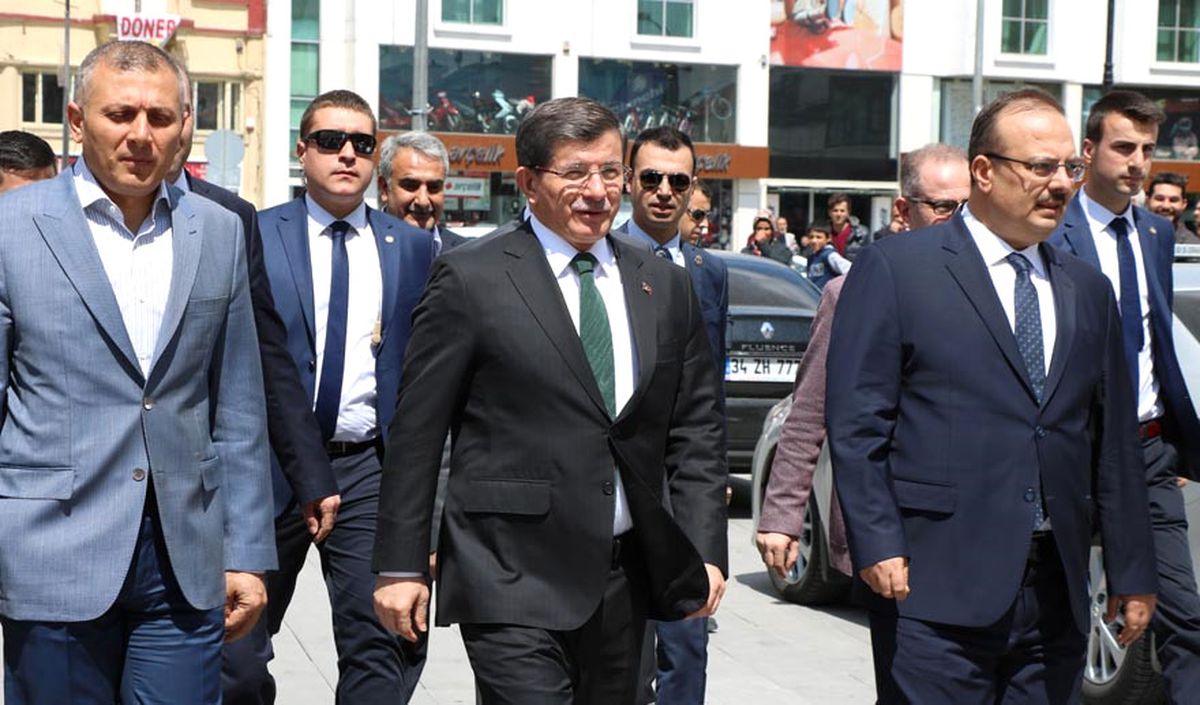 Eski Başbakan Davutoğlu Konya\'da