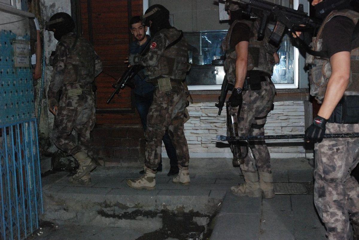 Fatih\'te Helikopter Destekli Uyuşturucu Operasyonu
