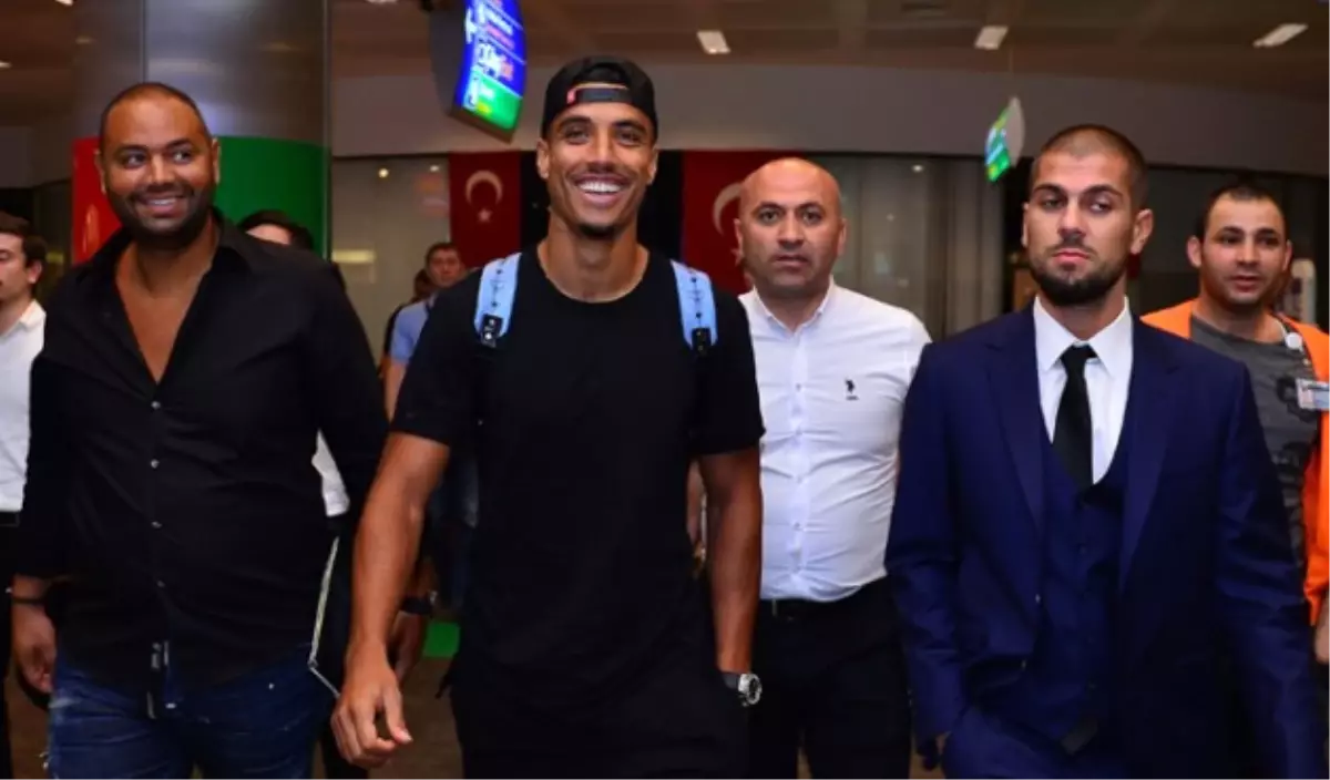 Fenerbahçe\'nin Yeni Transferi Dirar, İstanbul\'a Geldi