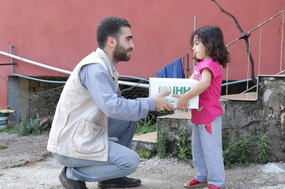 İhh\'dan Ramazan\'da 10 Bin Yetime "Çocuk Paketi"