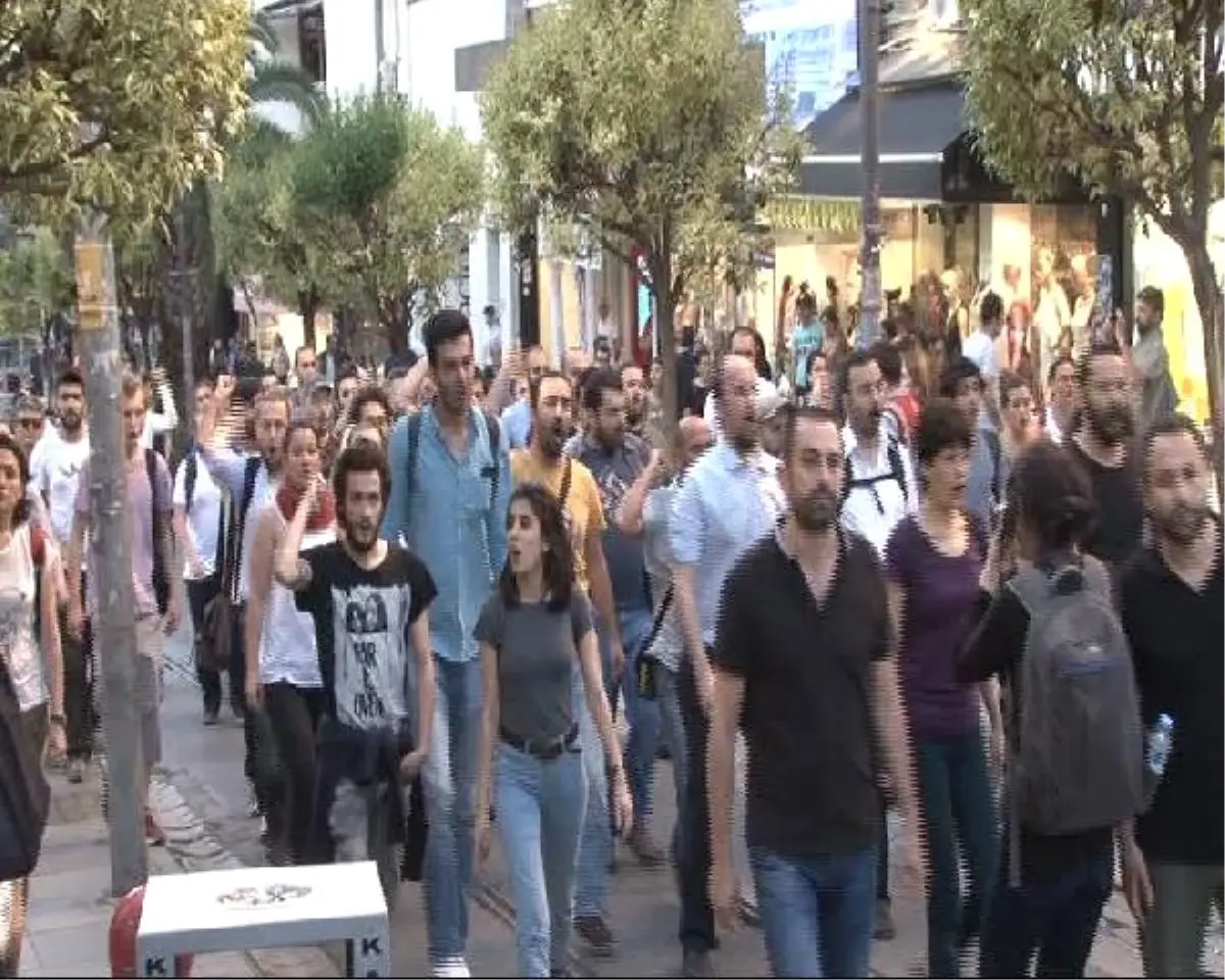 Kadıköy\'de Nuriye Gülmen ve Semih Özakça\'ya Destek Eylemi