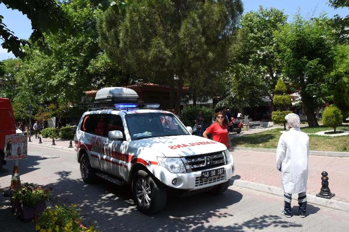 Kargoyla Gelen Gelinlik Kolisi 9 Kişiyi Hastanelik Etti