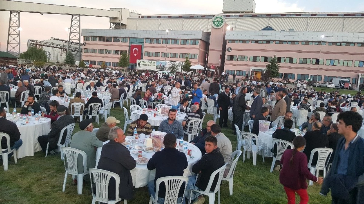 Kayseri Şeker\'in Boğazlıyan\'da Kurulan Şeker Sofrası\'na 2 Bin Kişi Katıldı