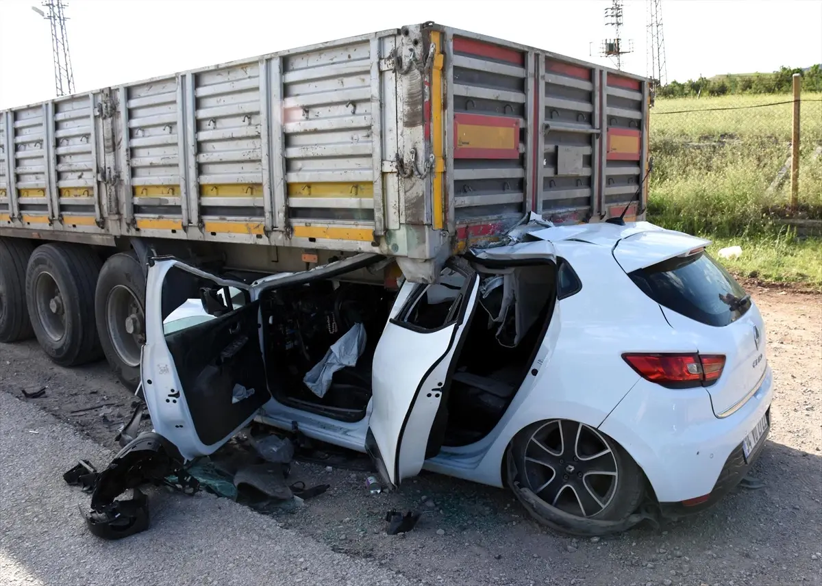 Kırıkkale\'de Trafik Kazası: 1 Ölü, 1 Yaralı