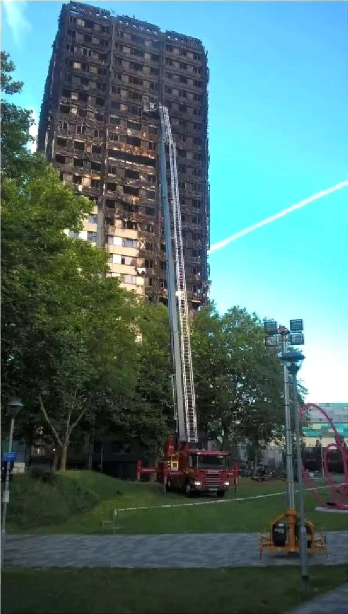 Londra Polisi: Grenfell Tower Yangını Uzun ve Detaylı Bir Şekilde Araştırılacak