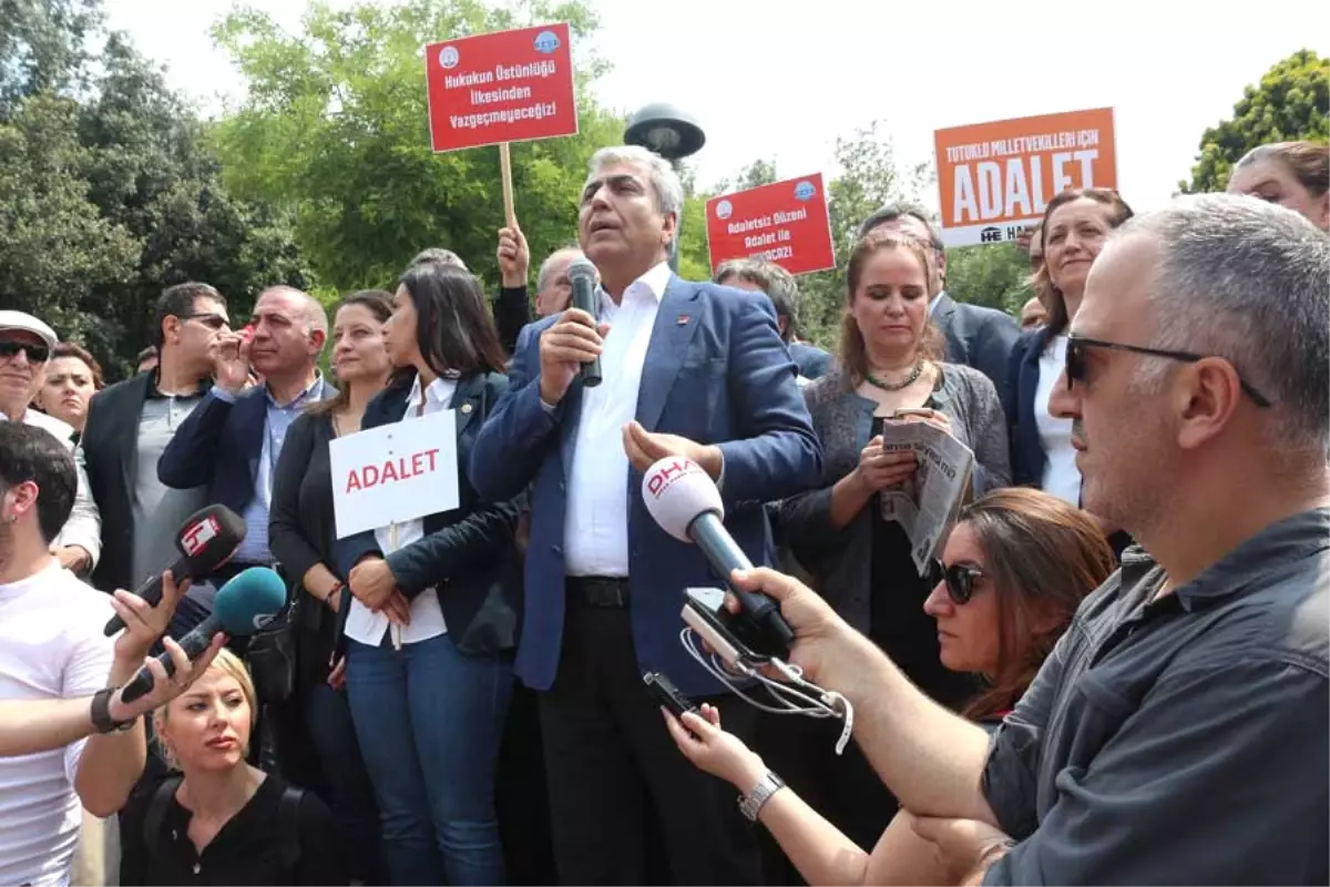 Maltepe Cezaevi Önündeki "Adalet Nöbeti" Sürüyor (Yeniden)