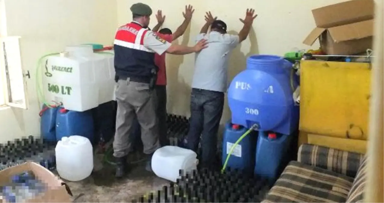 Mersin\'de Jandarmanın Operasyonunda 941 Litre Sahte İçki Ele Geçirildi