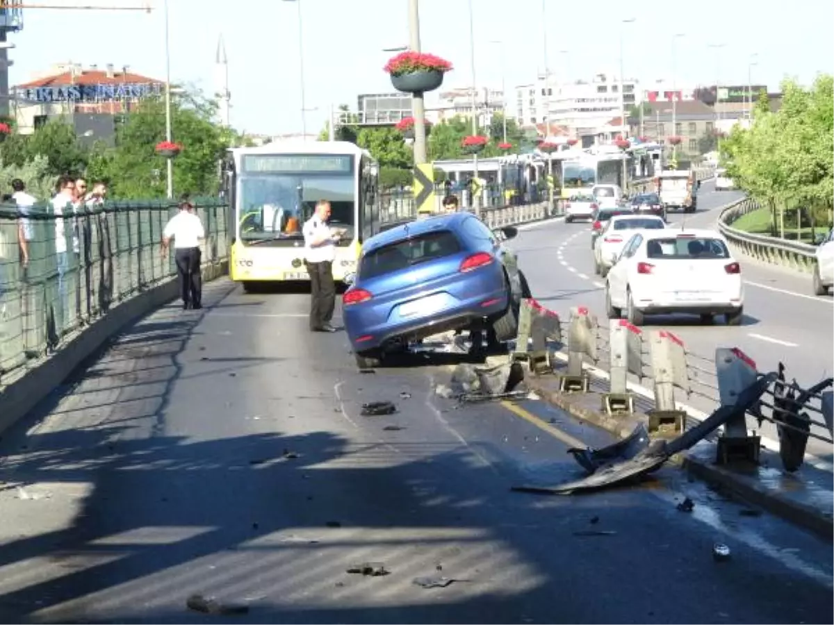 Otomobil Metrobüs Yoluna Girdi