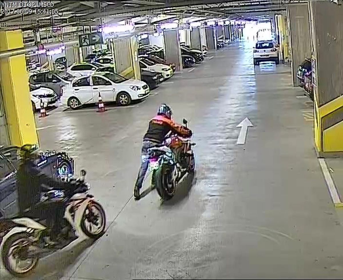 Avm Otoparkından 40 Bin Liralık Motosikleti Çaldılar