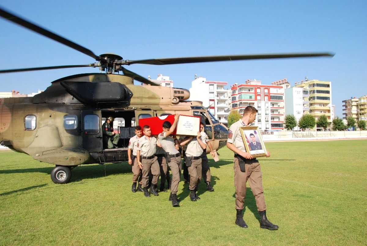 Şehit Uzman Çavuş Gülnar\'ın Naaşı Askeri Helikopterle Silifke\'ye Getirildi