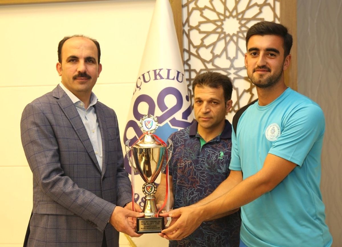 Süper Lige Yükselen Hokey Takımından Başkan Altay\'a Ziyaret