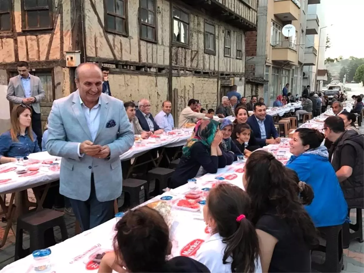 Taşköprü Mahalle İftarlarına Yoğun Katılım