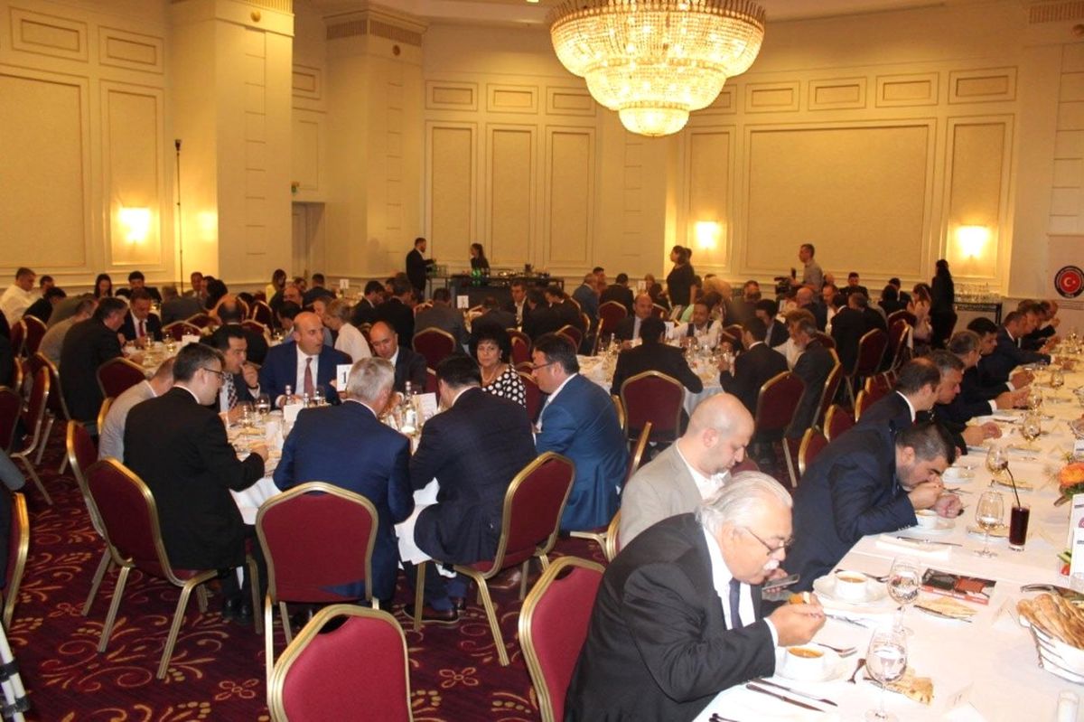 Tika\'nın Romanya\'daki İftar Sofrası Büyük İlgi Gördü