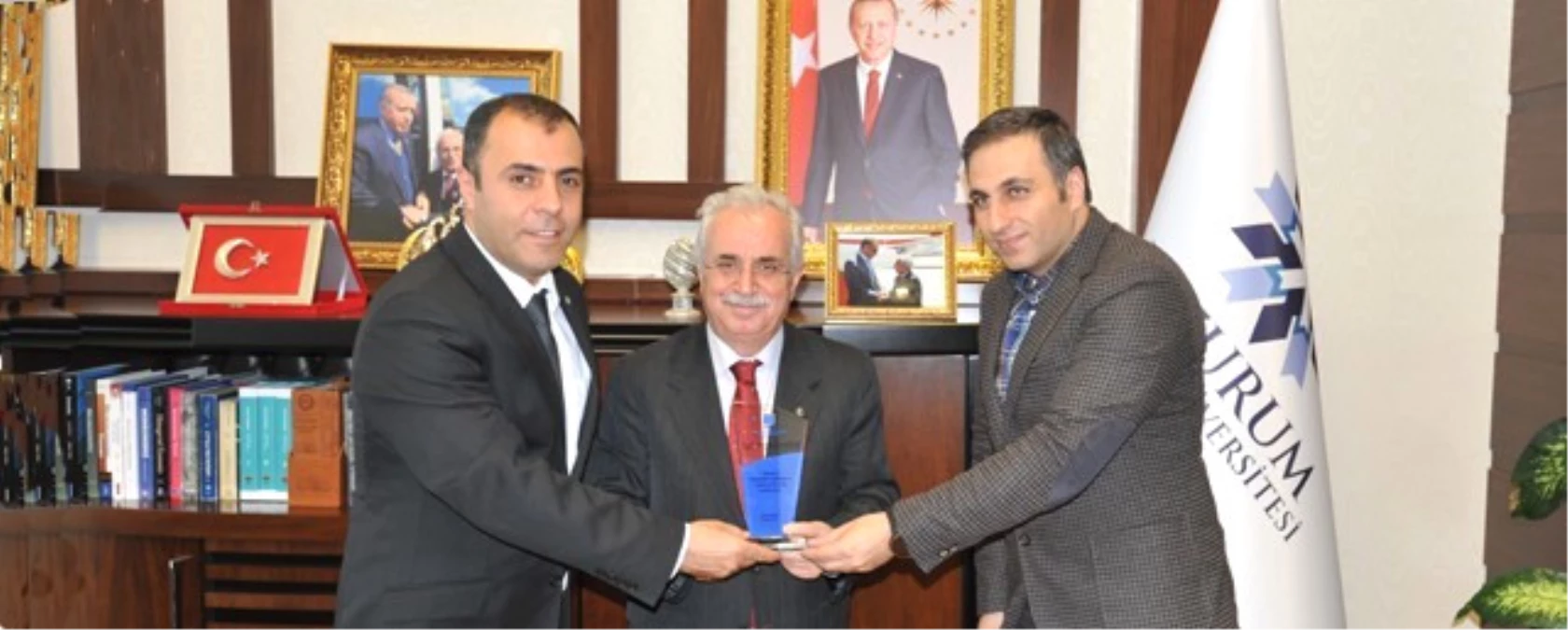 TMMOB\'den Prof. Dr. Yaylalı\'ya Plaket