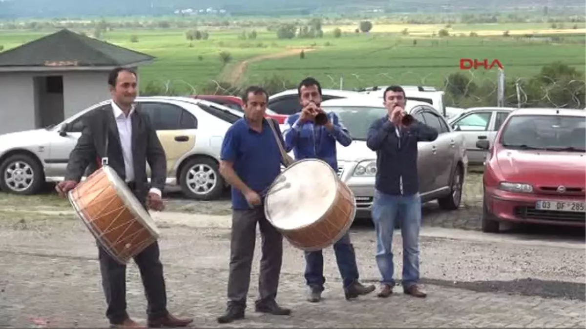 Tokat Niksar\'a Dönen Komandolar Çiçeklerle Karşılandı