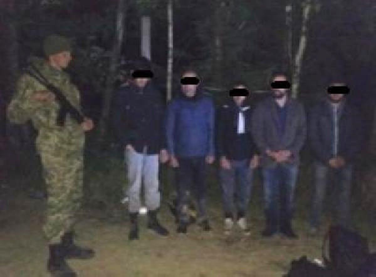 Ukrayna Üzerinden AB\'ye Girmek İsteyen Türkler Ormanda Kayboldu, Yakalandı