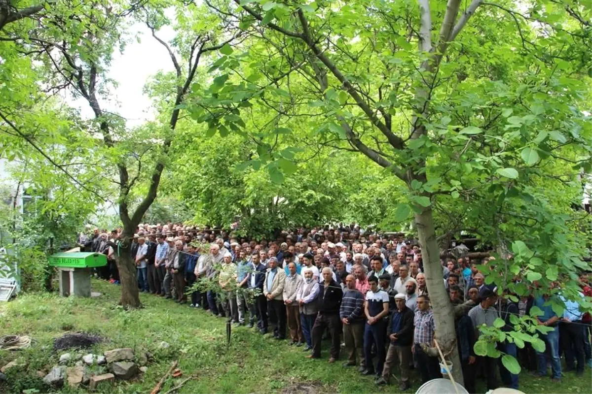 Yaşettin Akyüz\'ün Ani Ölümü Oltuluları Yasa Boğdu