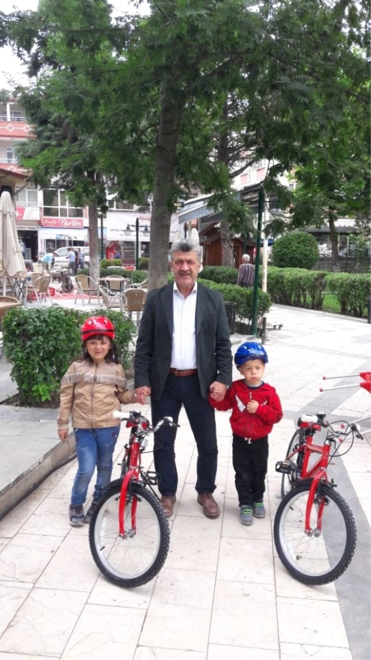 Yığılca Belediyesi\'nden Çocuklara Bisiklet Hediyesi