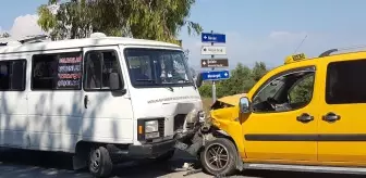 Yolcu Minibüsü Ile Ticari Taksi Çarpıştı: 6 Yaralı