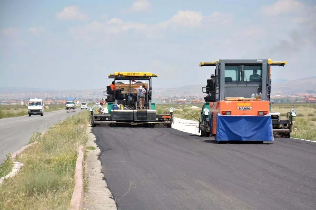 Aksaray Belediyesi Organize Sanayi Yolunu Asfaltlıyor