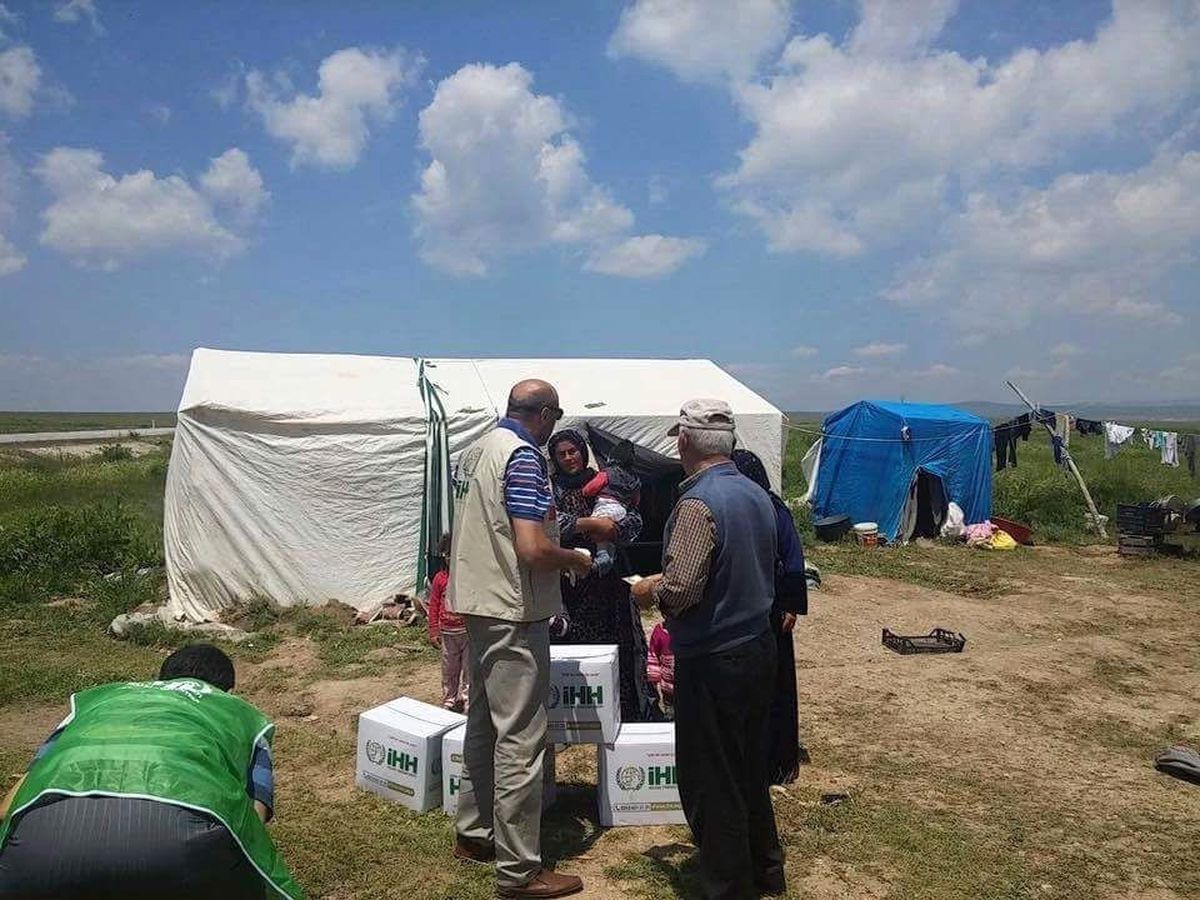 Aslanapa\'da Çalışan Mevsimlik İşçilere İhh Yardımı