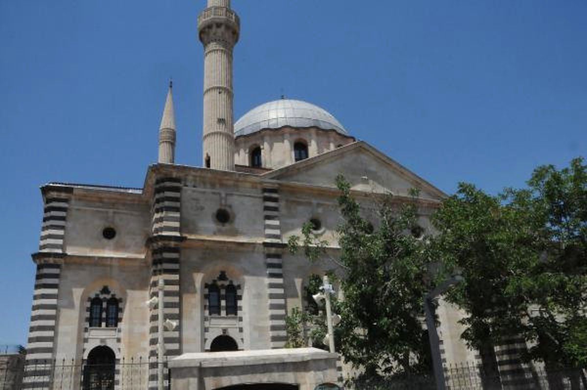 Başbakan Yardımcısı Kaynak ve Görmez Gaziantep\'te Cami Açtı