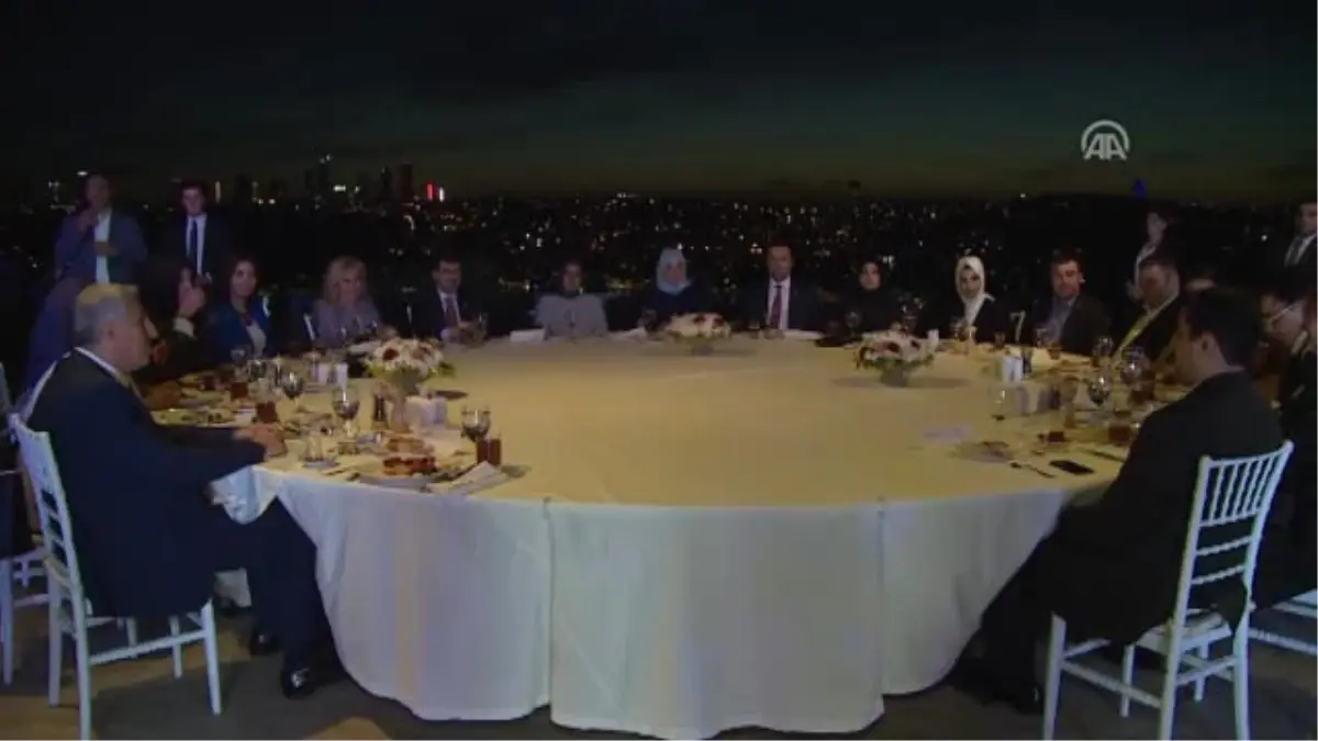 Başbakan Yıldırım\'ın Eşi Semiha Yıldırım, Türk Kızılayının Iftarına Katıldı