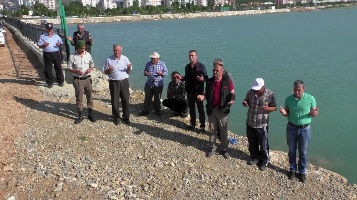 Beyşehir Gölü\'nde Yasak Bitti, Balıkçılar Dualar Eşliğinde Avlanmaya Çıktı
