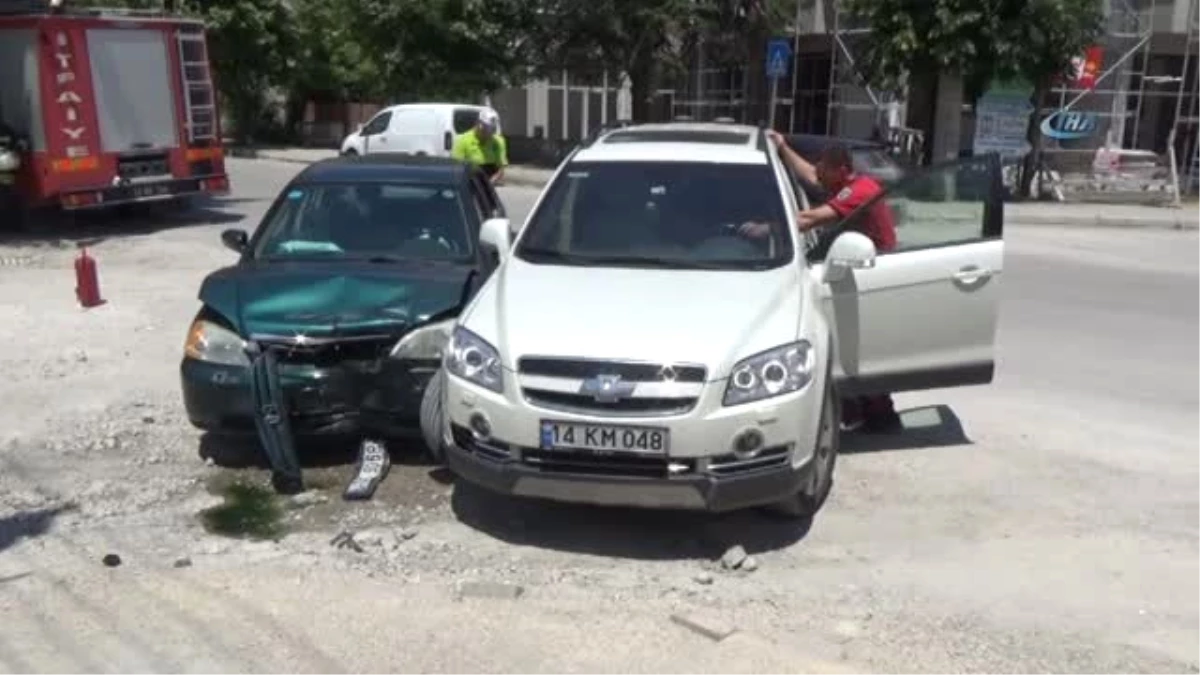 Bolu\'da İki Araç Çarpıştı: 6 Yaralı