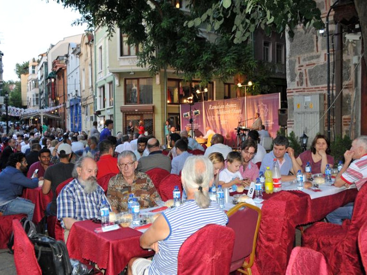 Bulgaristan\'da "İftarı Beklerken" Sohbetlerine İlgi