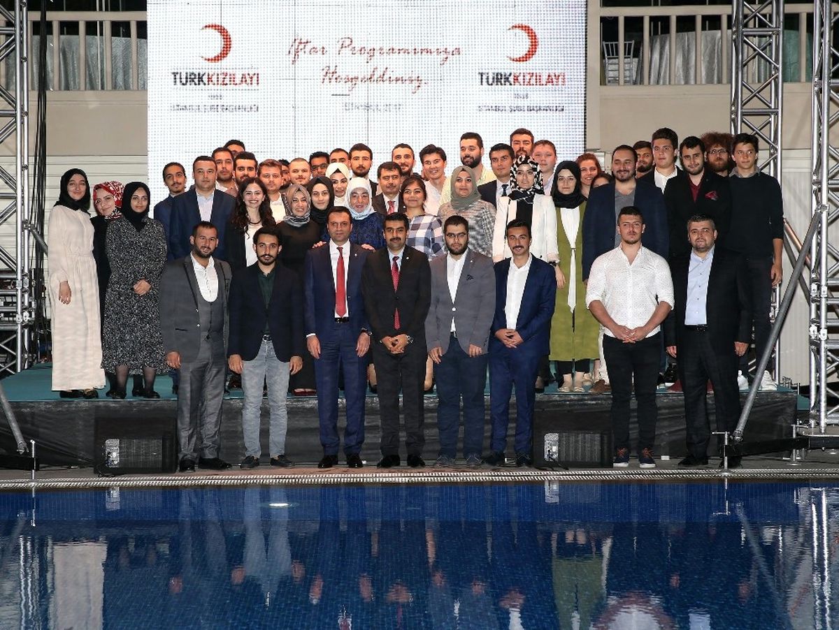 Dha İstanbul - Başbakanın Eşi Semiha Yıldırım Kızılay\'ın İftarına Katıldı
