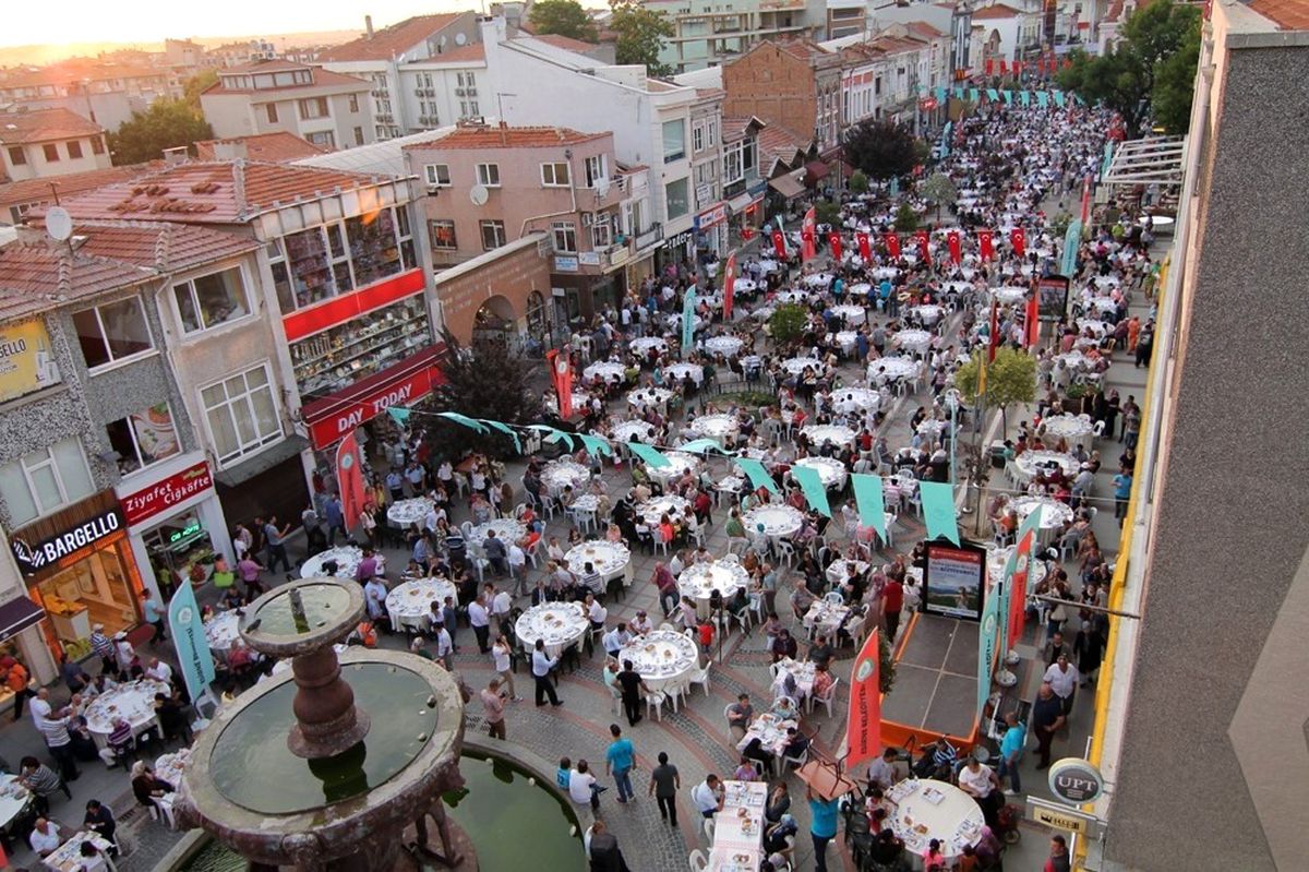 Edirne\'de Kadir Gecesi\'nde Aynı İftar Sofrasında Buluşacak
