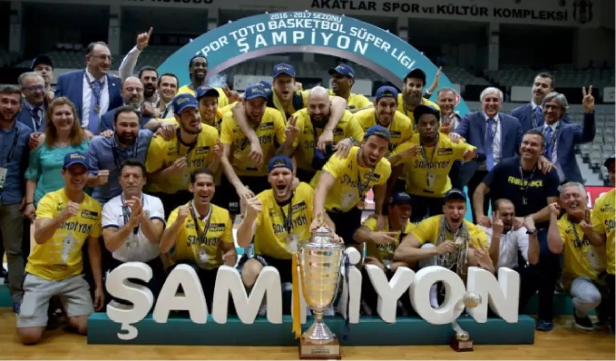 Fenerbahçe Rüya Gibi Sezonu Kupayla Kapattı