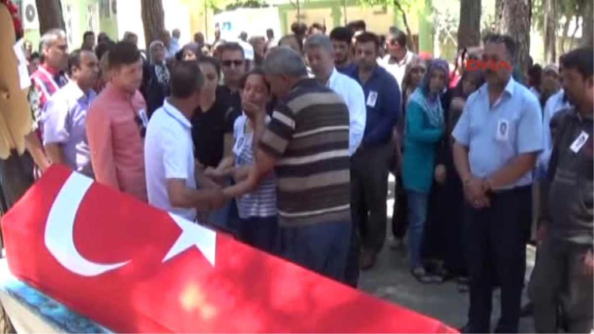 Gaziantep Kalbine Yenilen Polis Memuru Toprağa Verildi
