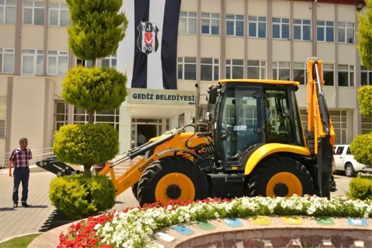 Gediz Belediyesine Yeni İş Makinesi