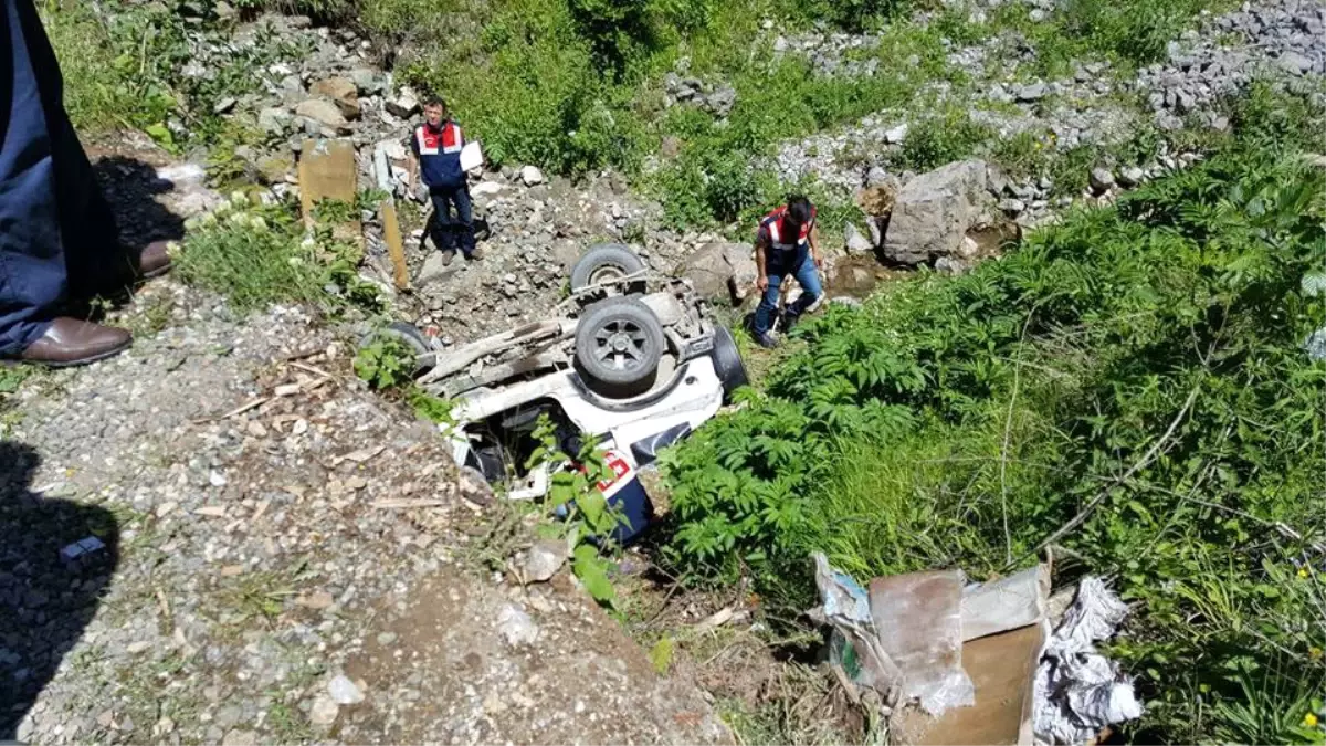 Giresun\'da Cip Şarampole Devrildi: 1 Ölü, 1 Yaralı