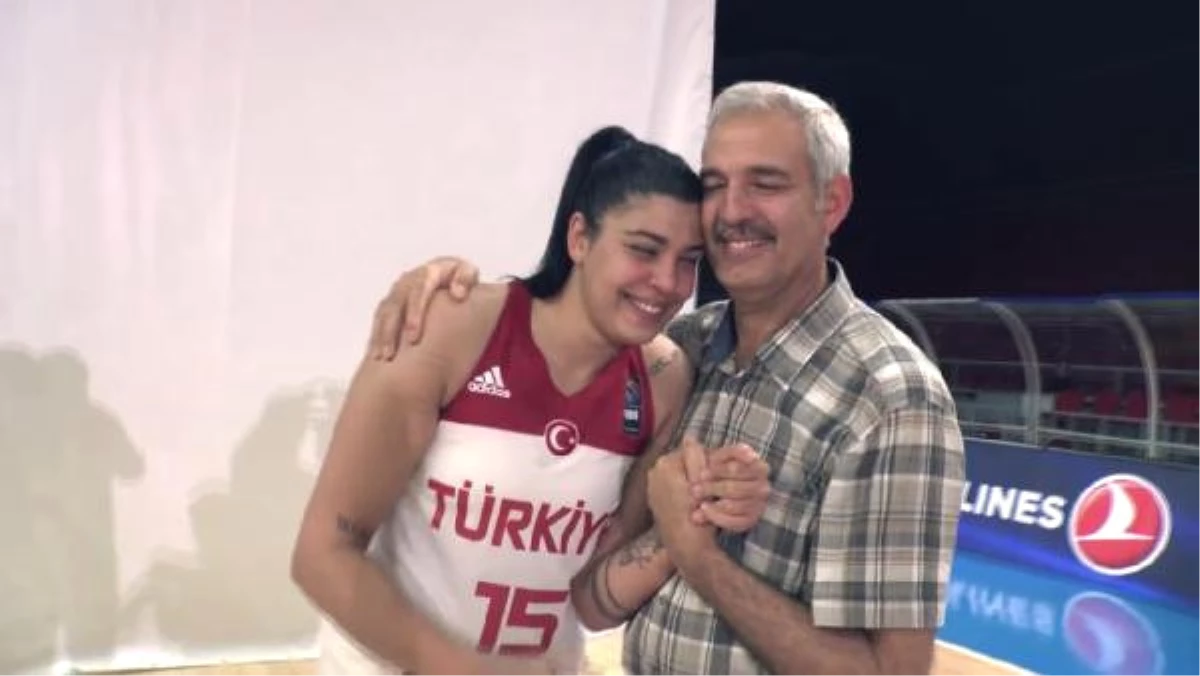 Kadın Basket Milli Takımı\'na Babalar Günü Sürprizi