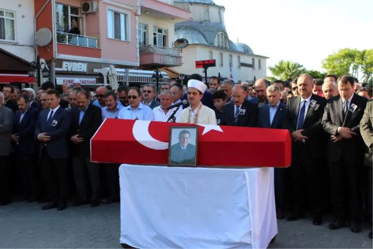 Kanserden Ölen Belediye Başkanı Toprağa Verildi