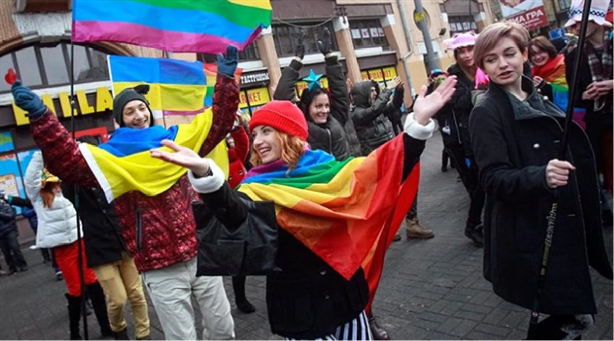 Kiev\'de Eşcinsel Yürüyüşü Gerginliği