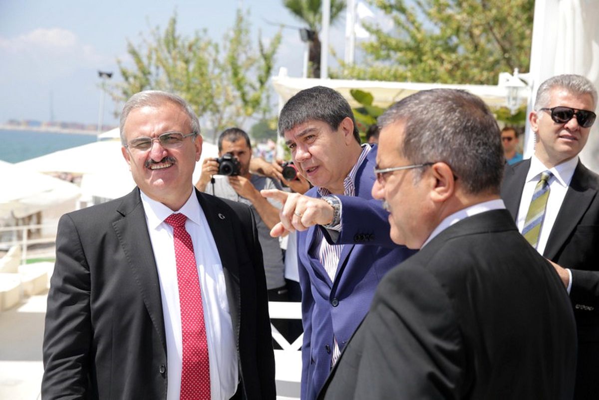 Konyaaltı Sahili\'nde Mavi Bayrak Tekrar Dalgalanacak