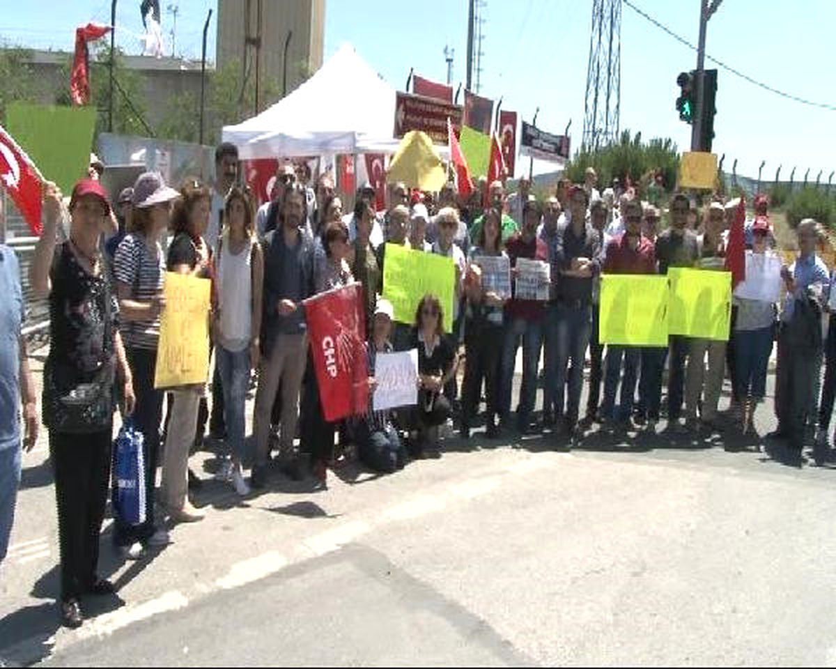 Maltepe Cezaevi Önünde "Adalet Nöbeti" 3. Gününde
