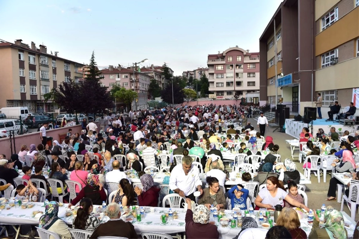 Mamak\'taki Mahalle İftarları Dostluğu Pekiştiriyor