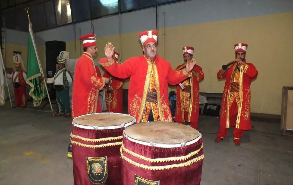 Milas\'ta Mehteran Eşliğinde İftar Yemeği