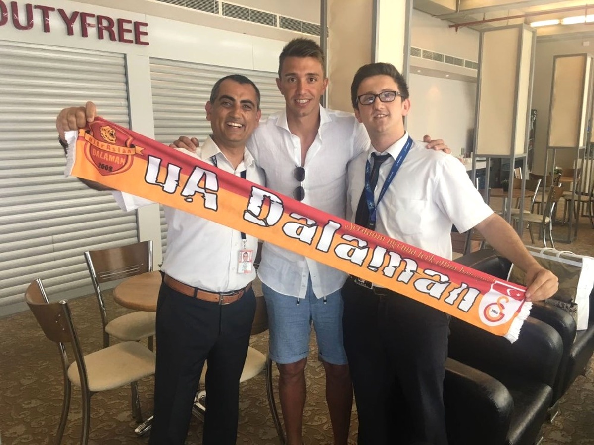 Muslera\'ya Dalaman\'da Sürpriz Doğum Günü Kutlaması